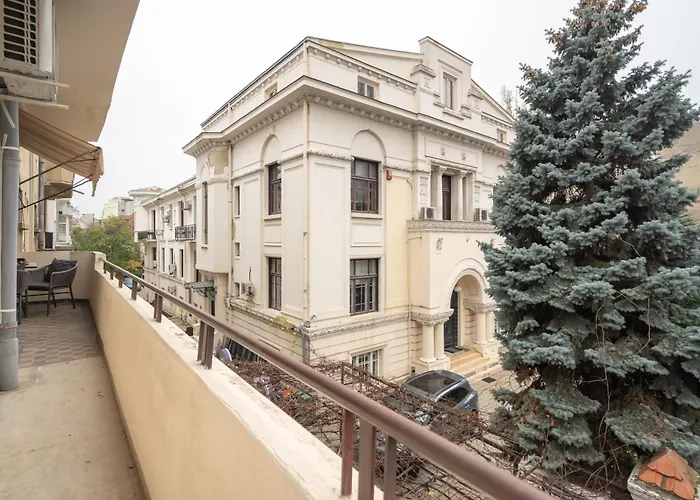 Retro Chic Apartment *